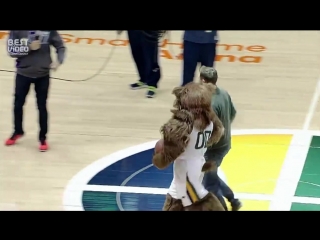 fan at halftime nba game made a couple of cool dunks